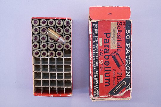 Click image for larger version

Name:	Luger ammo 012.jpg
Views:	168
Size:	136.9 KB
ID:	85429