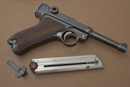Click image for larger version

Name:	1915 Luger 2.jpg
Views:	24
Size:	119.0 KB
ID:	17471
