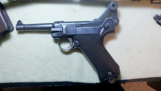Click image for larger version

Name:	1918 P08 Luger SN #1994  #4 (scaled).jpg
Views:	24
Size:	64.2 KB
ID:	29405