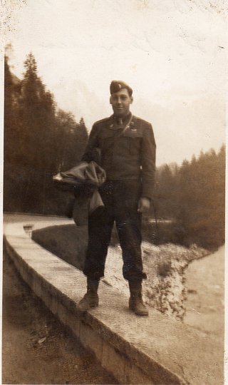 Click image for larger version

Name:	Lt Burmer017.jpg
Views:	41
Size:	98.6 KB
ID:	30825