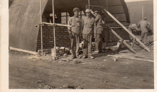 Click image for larger version

Name:	cpl carr cpl browder pvt moyse024.jpg
Views:	43
Size:	69.9 KB
ID:	30914