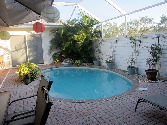 Click image for larger version

Name:	debbie indoor heated pool!.jpg
Views:	162
Size:	182.7 KB
ID:	40235