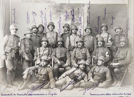 Click image for larger version

Name:	Oficiais batalho da marinha.JPG
Views:	283
Size:	76.5 KB
ID:	43020