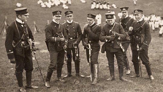 Click image for larger version

Name:	Six Officers with P04s and Sabers - 01.jpg
Views:	64
Size:	135.4 KB
ID:	66009