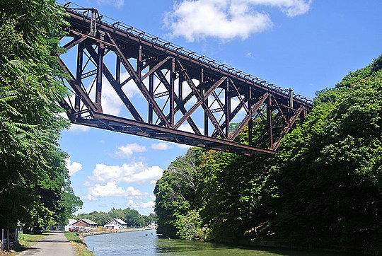 Click image for larger version

Name:	Falls_Road_Railroad_Bridge.jpg
Views:	33
Size:	161.0 KB
ID:	82199