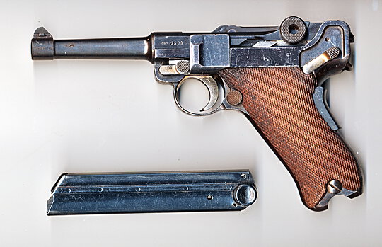 Click image for larger version

Name:	1906 Portugese Luger.jpg
Views:	42
Size:	141.8 KB
ID:	87271