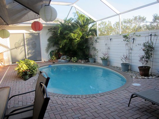 Click image for larger version

Name:	debbie indoor heated pool!.jpg
Views:	114
Size:	182.7 KB
ID:	40235