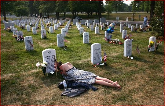 Click image for larger version

Name:	CryingatGrave.jpg
Views:	88
Size:	102.5 KB
ID:	26606