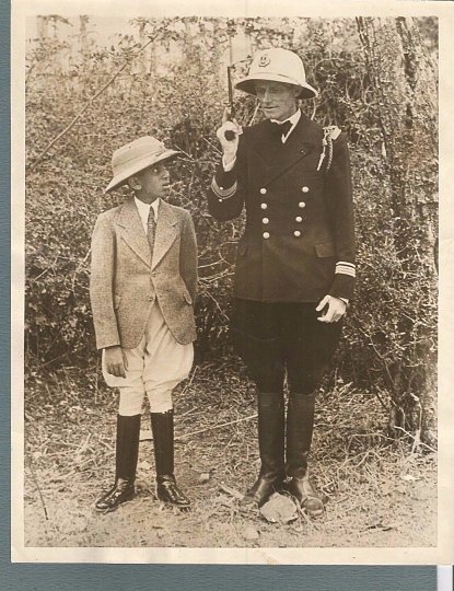 Click image for larger version

Name:	1935 Photo of Haile Sellassie's son instructed on Luger.jpg
Views:	92
Size:	234.8 KB
ID:	63129