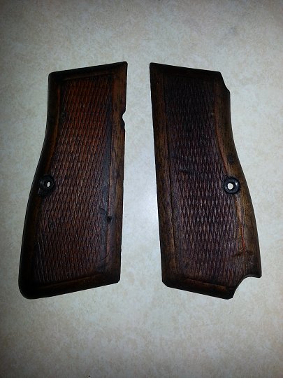 Click image for larger version

Name:	BROWNING HP GRIPS.jpg
Views:	22
Size:	142.5 KB
ID:	42770