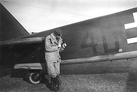 Click image for larger version

Name:	20031011194234_Luftwaffe Pilot Holding a Luger.jpg
Views:	22
Size:	51.1 KB
ID:	77803